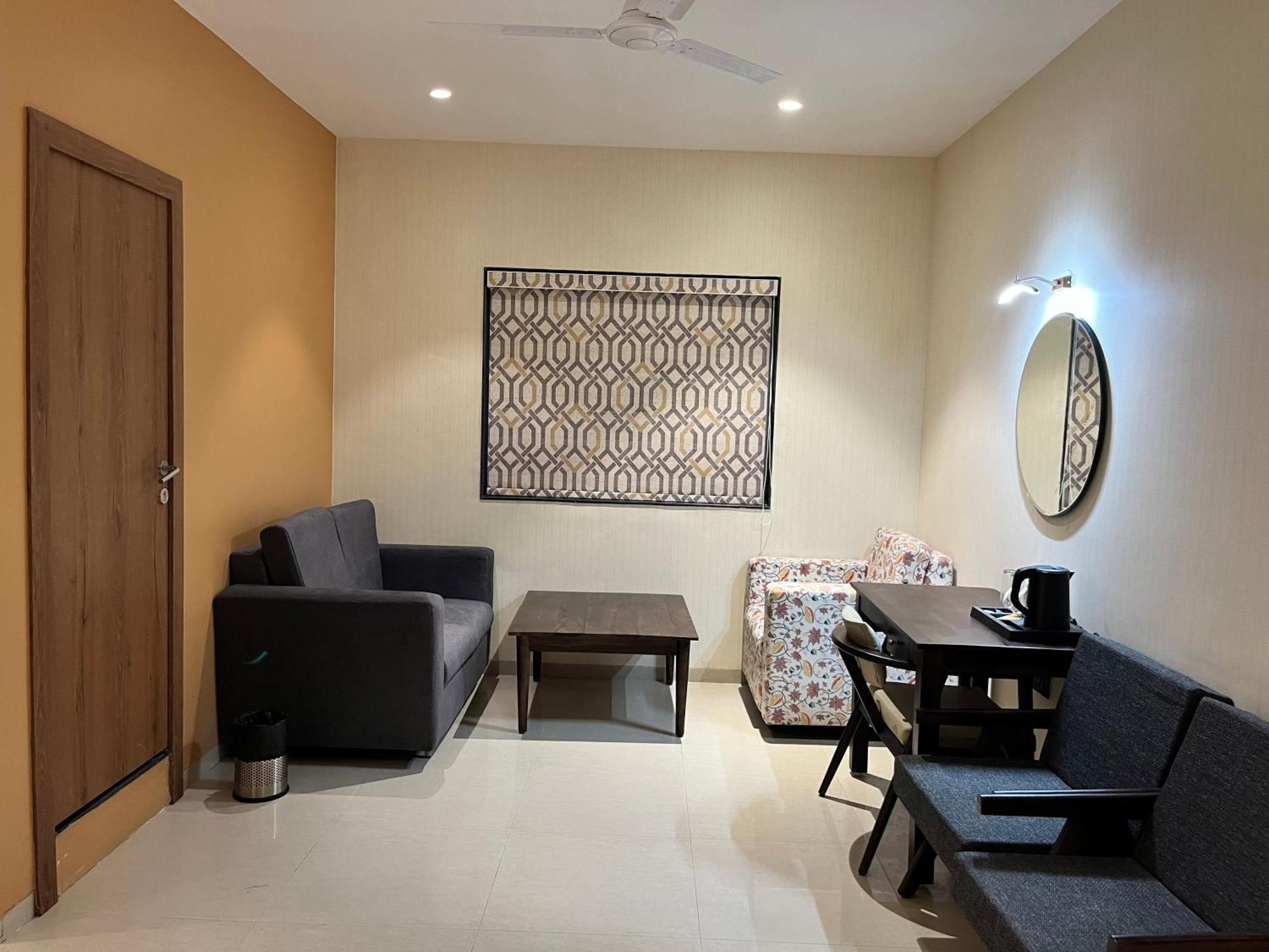Hotel Avenue Plaza Mundra Dış mekan fotoğraf