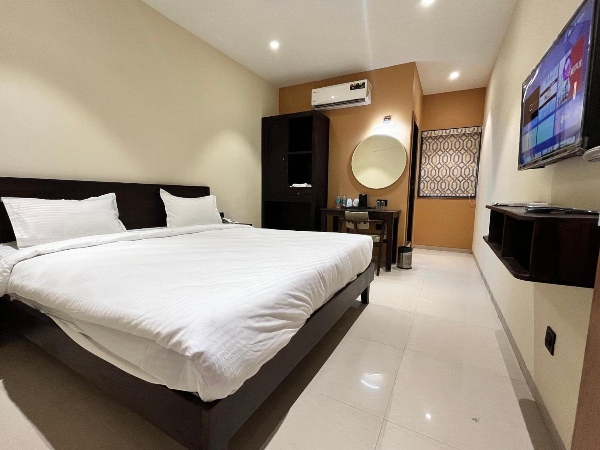 Hotel Avenue Plaza Mundra Dış mekan fotoğraf